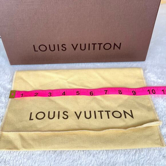 Louis Vuitton Medium Box, Dust Bag, Shopping Bag and gift note card tag - Picture 4 of 8